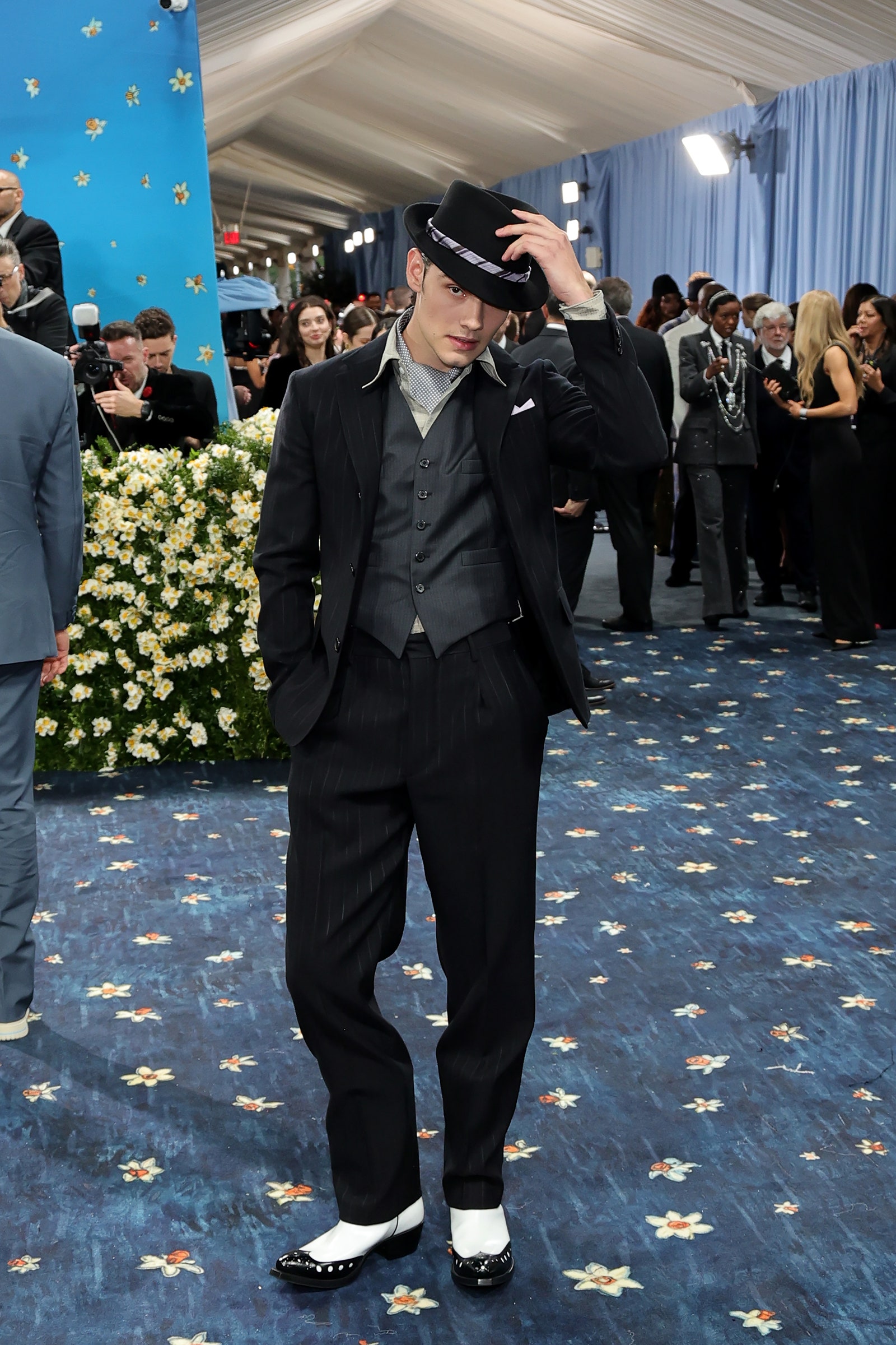 Images may contain George Lucas Věra Bíl clothing formally wearing suit hat adult shoes 4 high heels and shoes